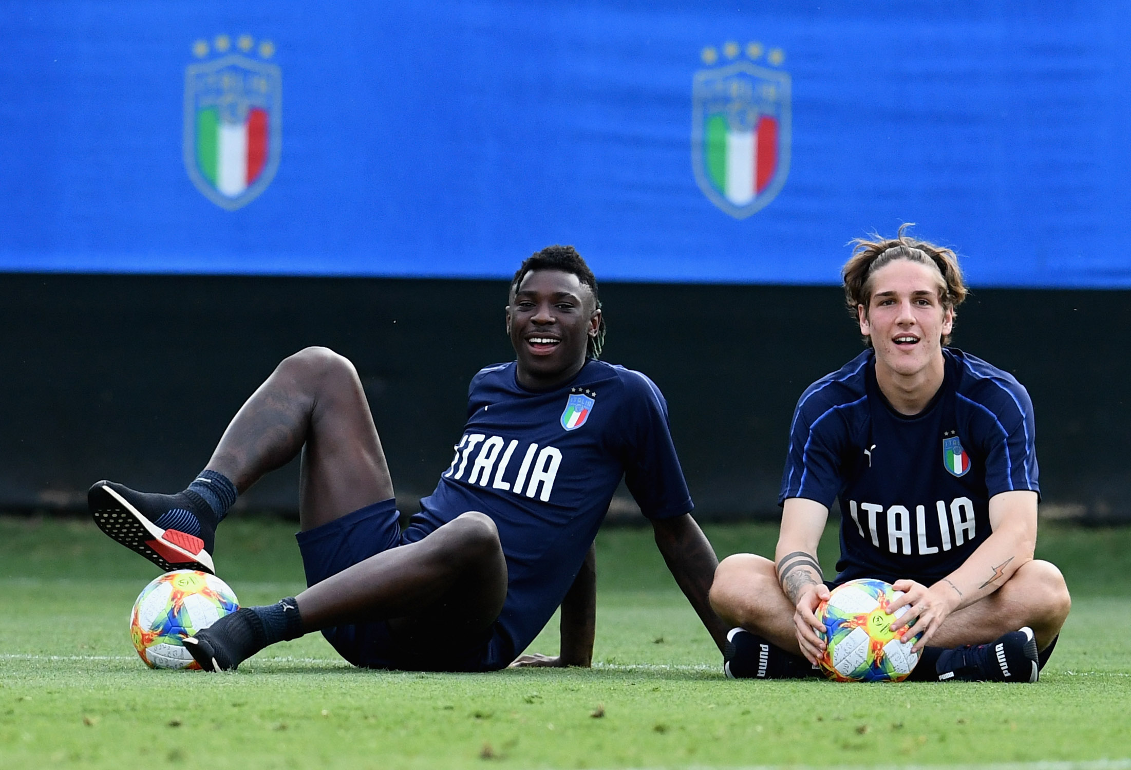 Nicoló Zanilo y Moise Kean