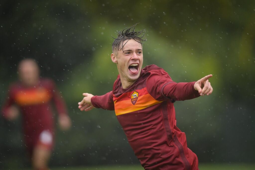 La Roma extiende el contrato del joven Nicola Zalewski