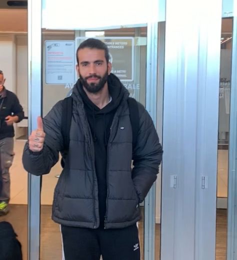 Sergio Oliveira ya está en Roma; hoy exámenes médicos y la firma