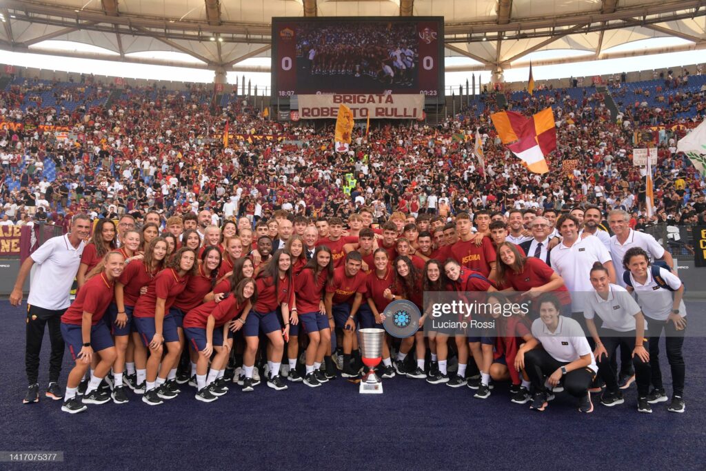La Roma homenajeó a los equipos Sub 16 y Primavera Femminile con una vuelta de honor en el Olimpico