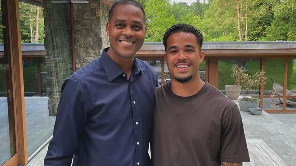 Patrick Kluivert:»Justin tiene su propia historia que escribir y merece un club que lo haga jugar»