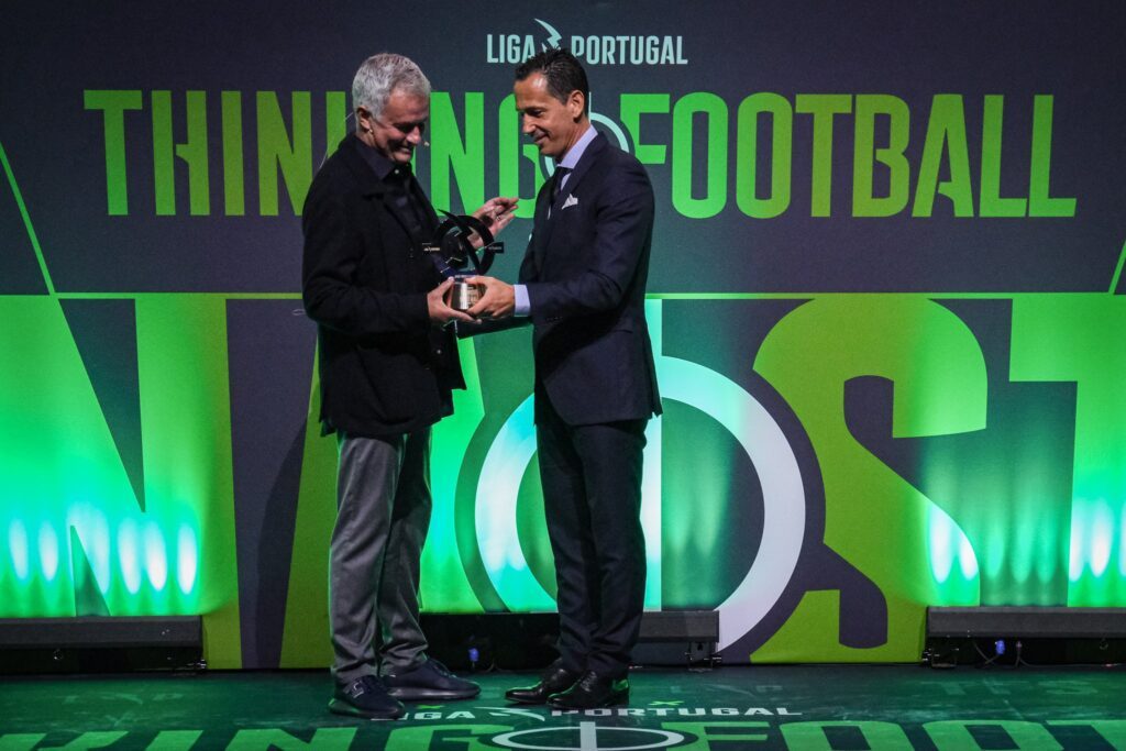 Mourinho recibió un premio a su carrera en el evento Thinking Football Awards