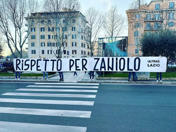 Increíble; los ultras de la Lazio piden respeto por Zaniolo