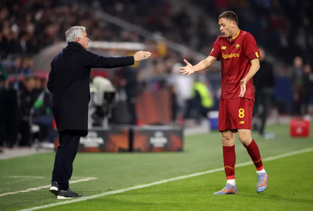 Matic:»¿La Europa League? Será difícil para la Roma porque el Leverkusen es un equipo fuerte que lo está gestionando todo este año; Mourinho es uno de los mejores, nos llevamos bien»