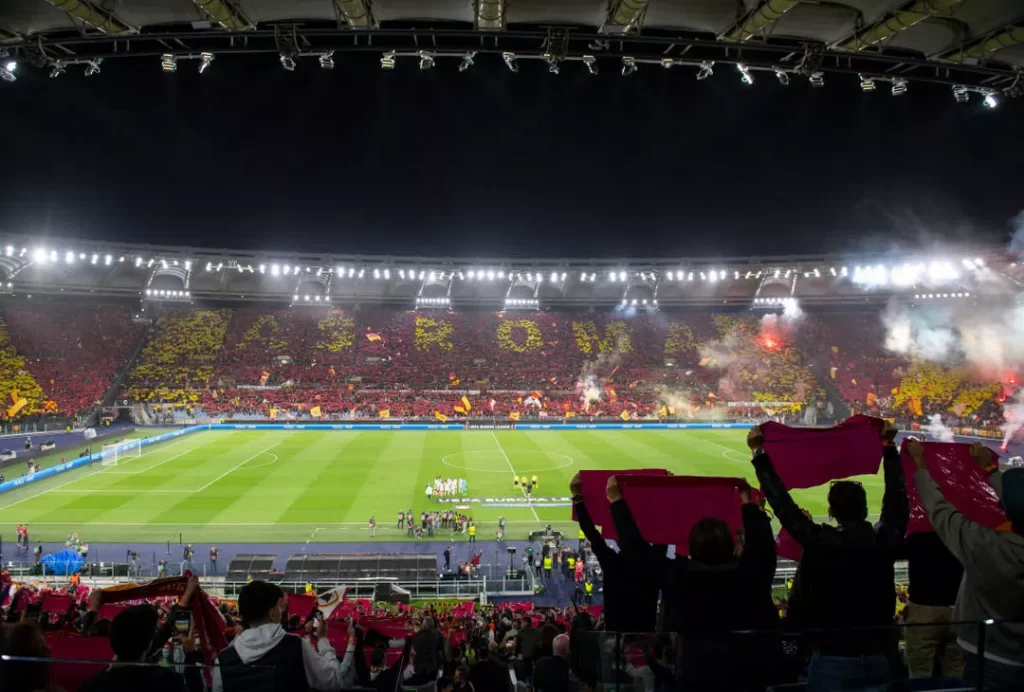 El Roma-Genoa, último partido de la temporada en el Olímpico, apunta a otro ‘Sold Out’ con afición toda de la Roma
