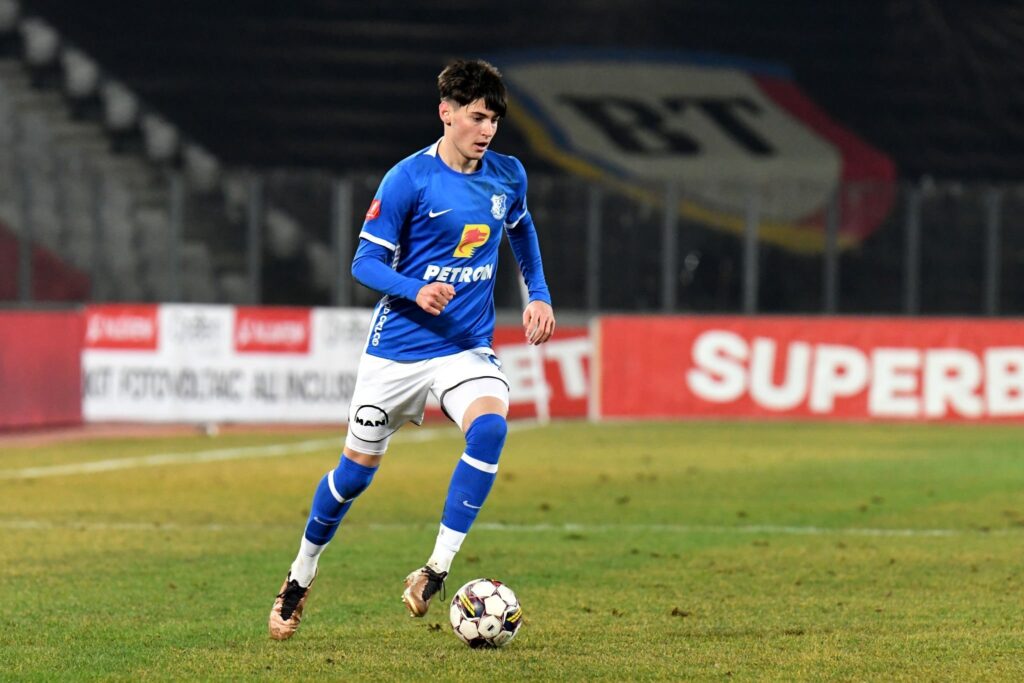 La Roma habría puesto su mirada en el joven futbolista rumano Adrian Mazilu