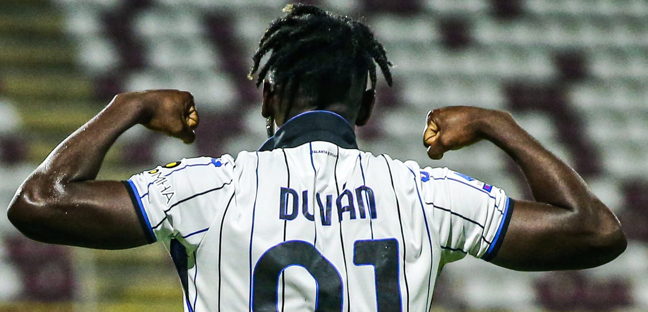 Duván Zapata | Imagen tomada de la cuenta de twitter de la AS Roma