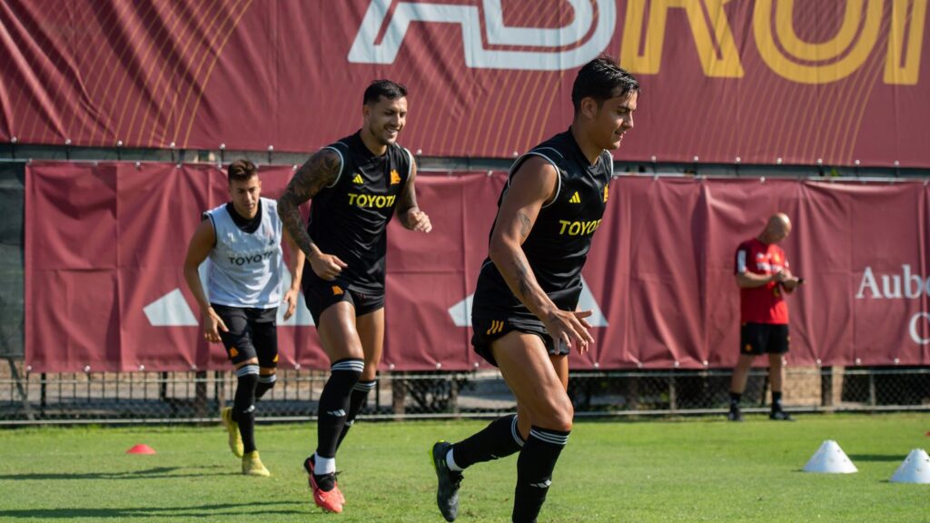 Dybala - Paredes, Trigoria | Imagen tomada de la web oficial de la AS Roma