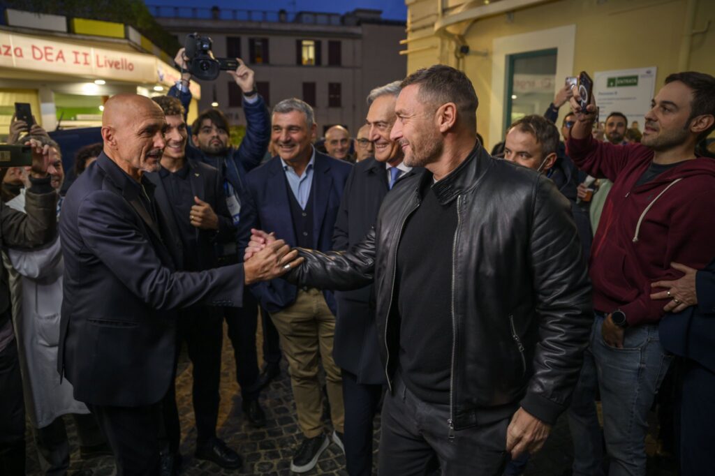 Luciano Spalletti y Francesco Totti firmaron finalmente este jueves la paz tras encontrarse en Roma