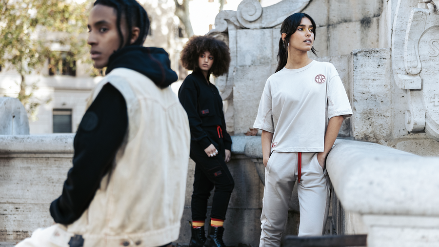 La Roma anunció el lanzamiento de la ‘Imprinting Capsule Collection’ una colección producida totalmente por el club;  camisetas, sudaderas, chándales con el monograma ASR de 1933