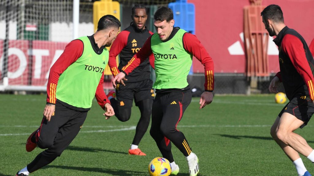 Último entrenamiento en Trigoria en la previa del partido ante Cremonese; ausente Mancini