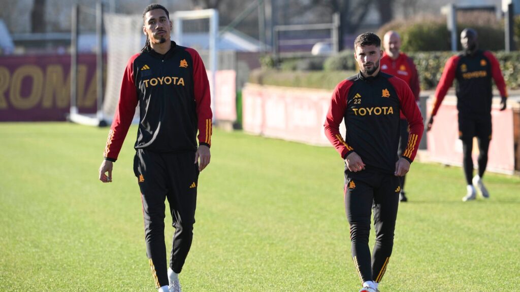 Última sesión de entrenamiento en Trigoria en la previa del Roma-Cagliari; presente Smalling, sigue ausente Spinazzola