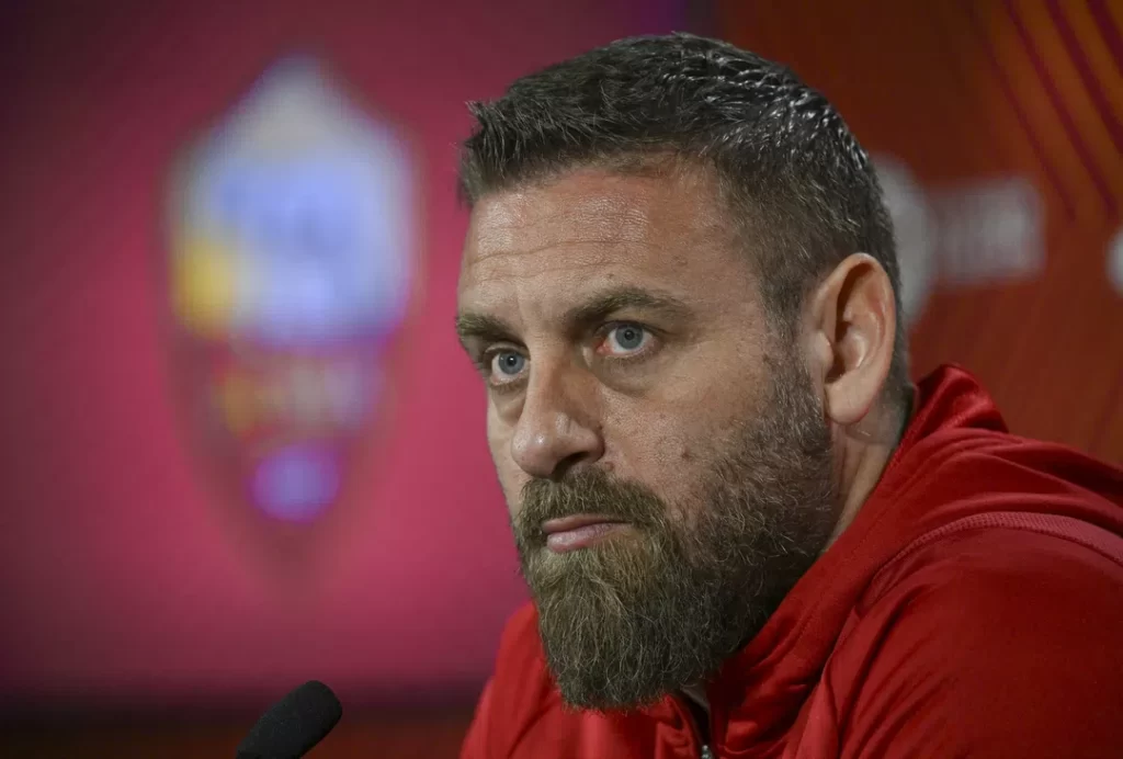 De Rossi:»Estudie la Roma de Mourinho que logro mucho sobre todo en Europa, espero sigamos este camino; el Feyenoord sabe jugar y tiene calidad será un partido difícil»