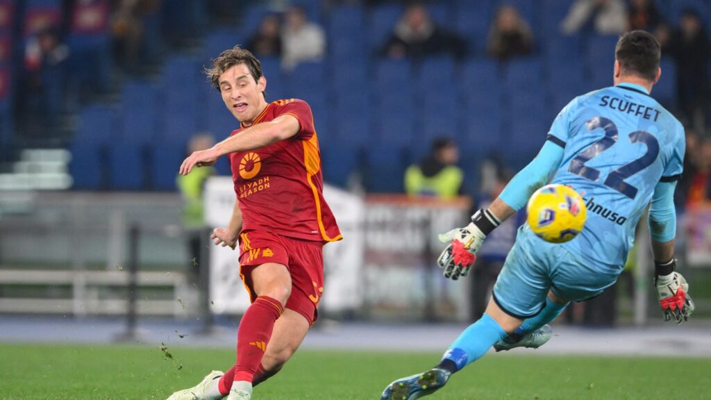 La inclusión de Edoardo Bove en el once titular podría ser el movimiento «anti Inter» de Daniele De Rossi