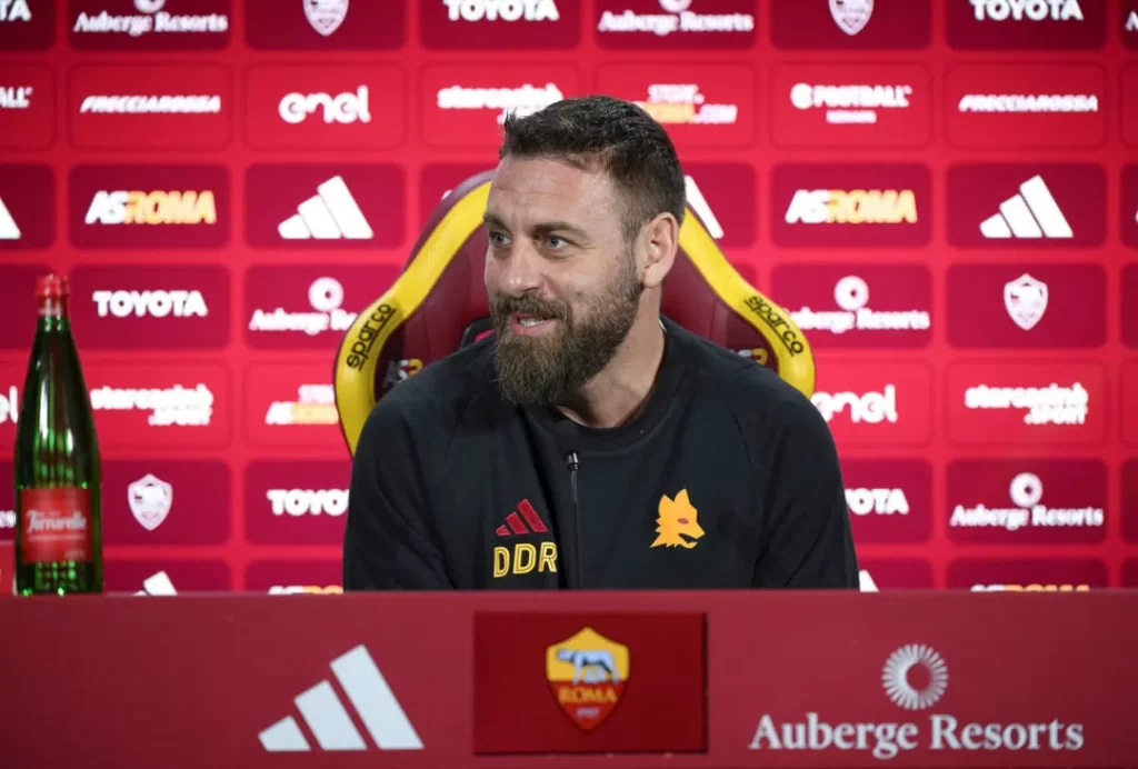 De Rossi:»¿Ranieri? Con él pasé quizás los dos momentos más emotivos de mi historia aquí en Roma; Dybala es ese tipo de jugadores al que tienes que darle algo más de libertad»