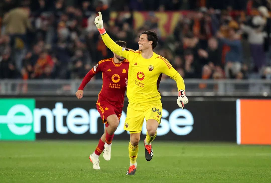 Mile Svilar en la Roma