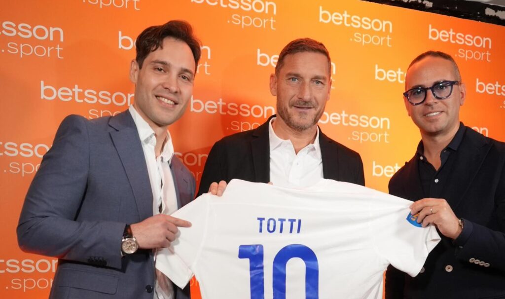 Totti:»¿Dybala? Es un jugador top pero que juega 15 partidos al año, yo evaluaría este si fuera directivo en cambio me quedaría con Lukaku; si me llaman del club para volver lo hablaría…»