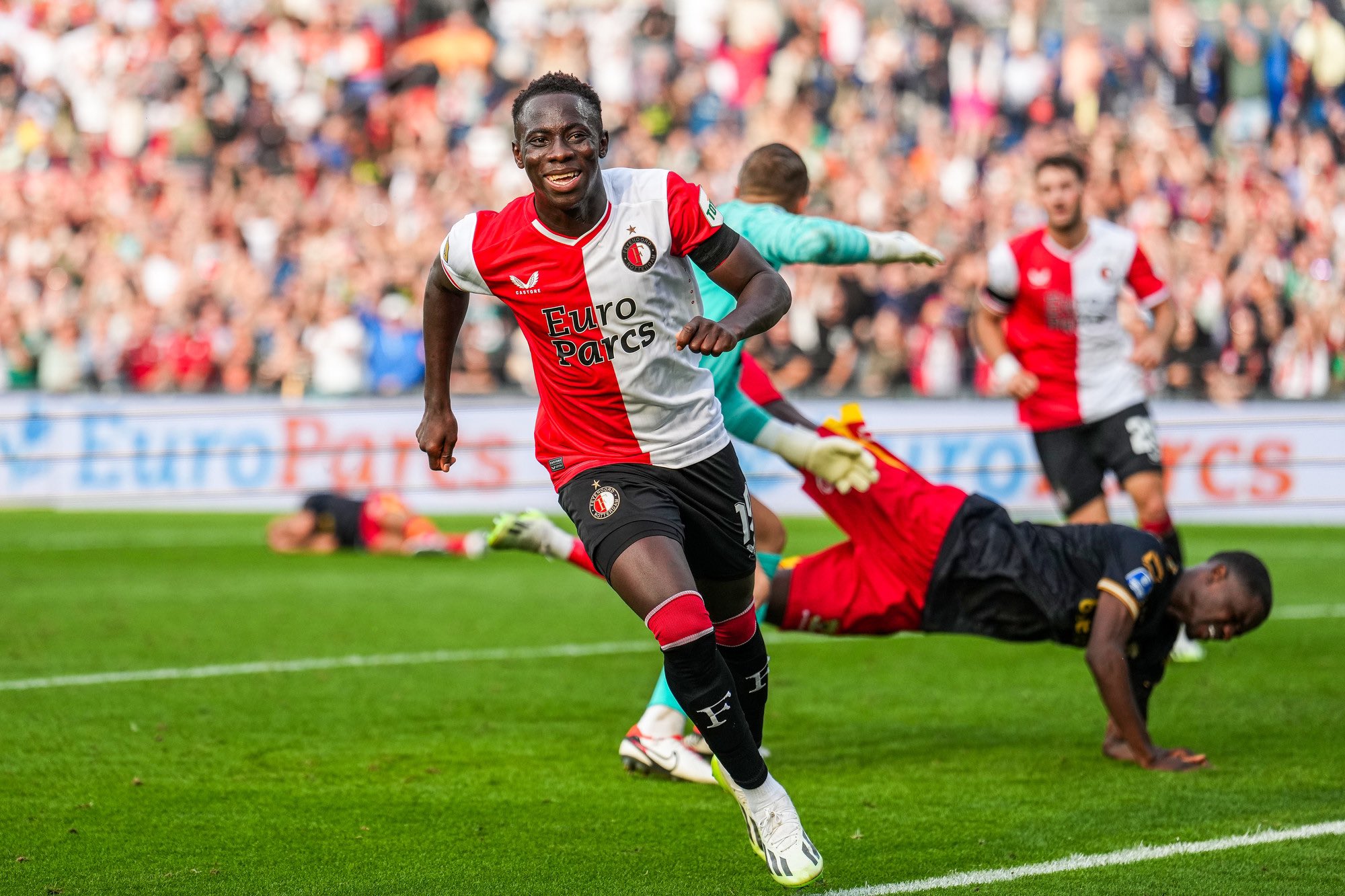 Yankuba Minteh | Imagen tomada de la cuenta oficial de X de Feyenoord