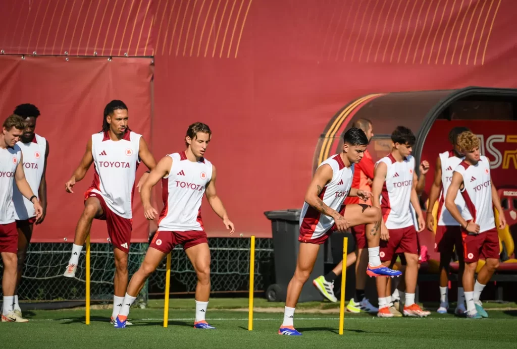 Tercer día de trabajo en Trigoria con doble sesión; test físicos en la mañana, trabajo en el campo en la tarde