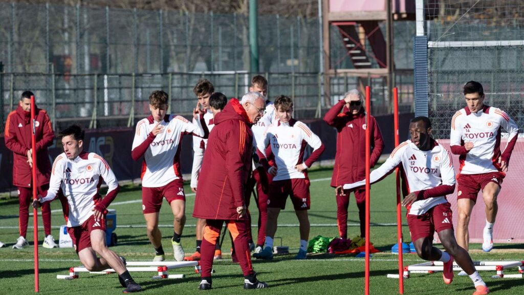 Sábado de entrenamiento en Trigoria de cara al Roma-Atalanta; presente Dybala, vuelve Shomurodov, aún ausente Hermoso