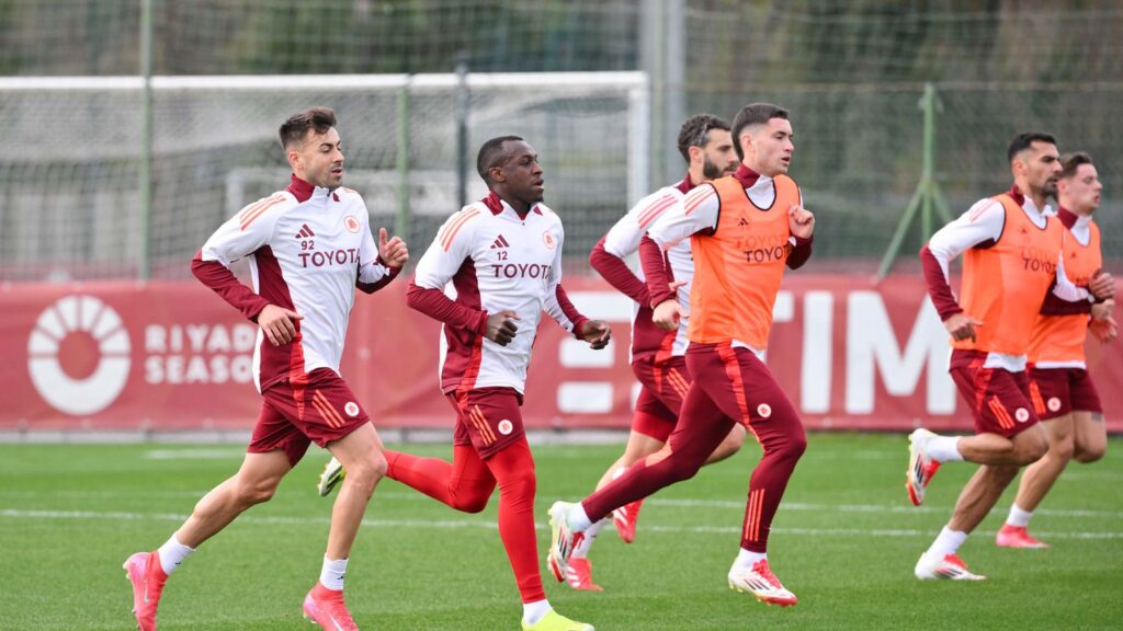 Entrenamiento de lunes en Trigoria; Cristante sigue fuera, presente Ghisolfi en la sesión