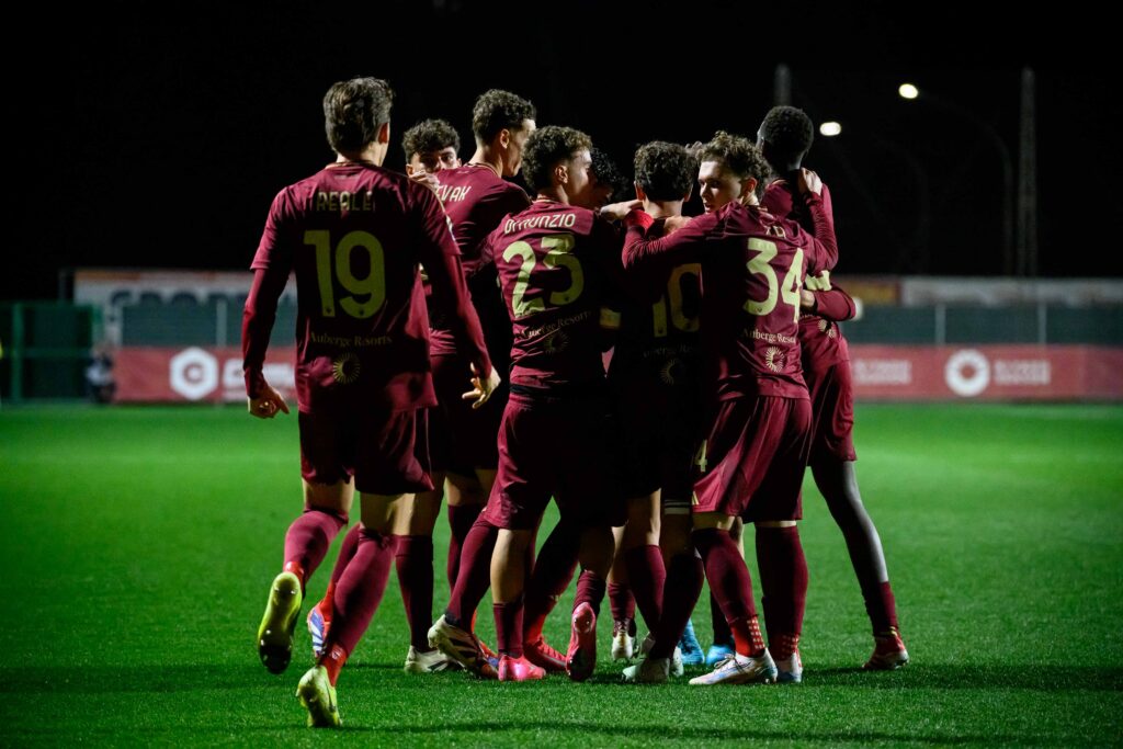 La Roma Primavera gana el derby ante Lazio y es líder del torneo; decisivo el gol de Cama