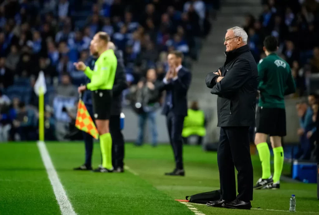 La Roma es multada por la UEFA por las palabras de Ranieri en el post partido ante Porto, la conducta del equipo ante los portugués y daños ocasionados por la afición en el estadio