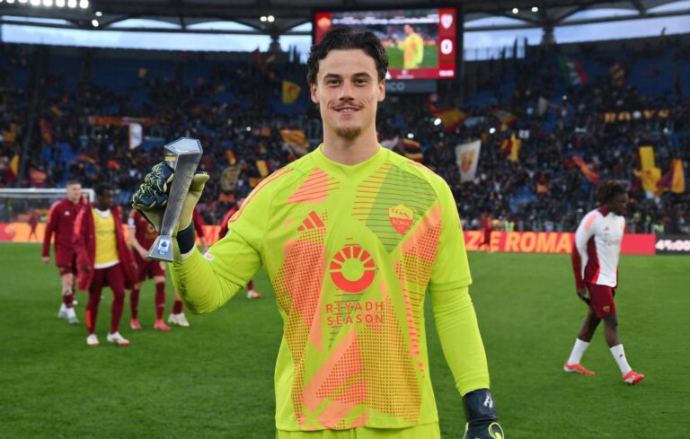 Mile Svilar, portero de la Roma