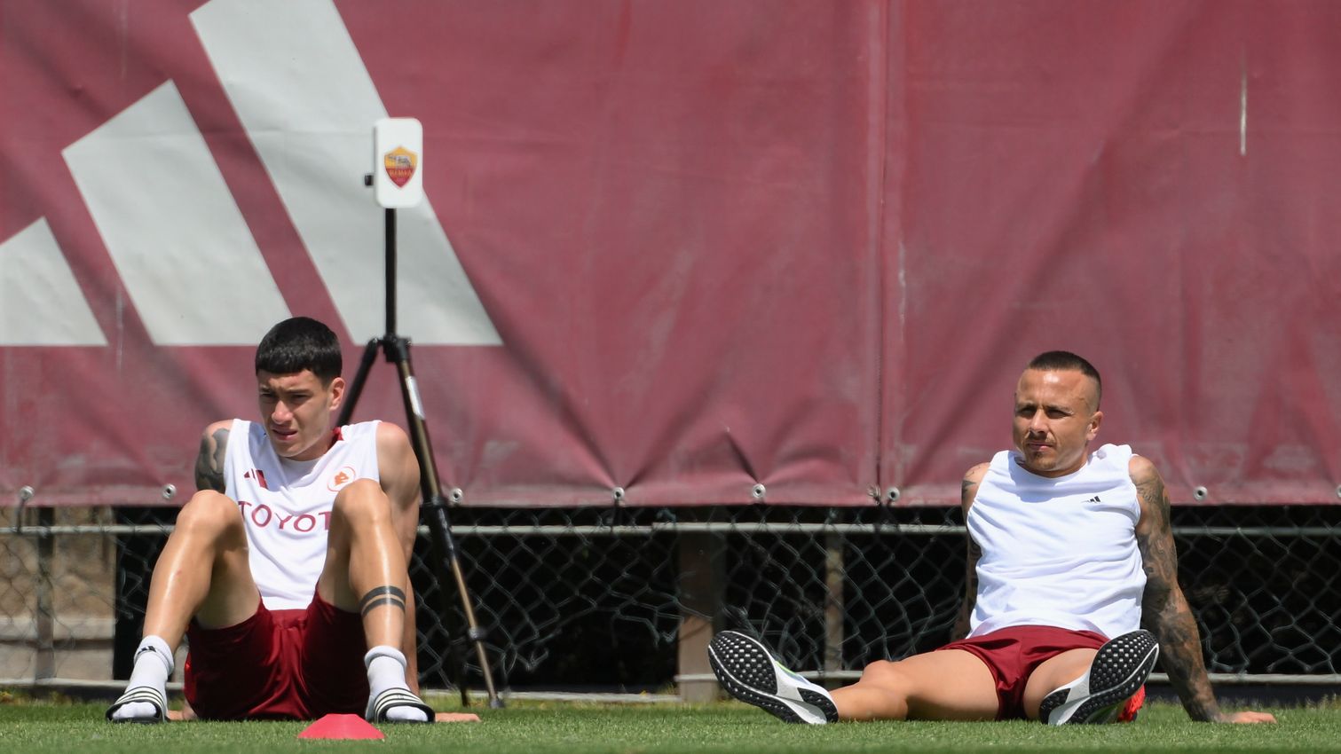 Soulé y Angeliño observan el entrenamiento de la Roma de cara al Milan