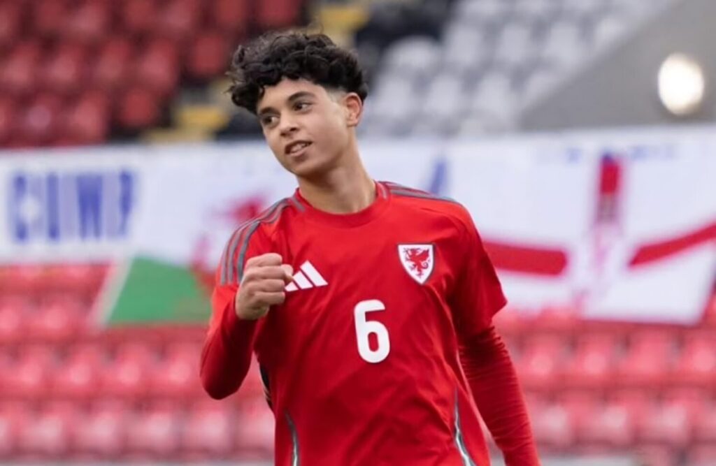 La Roma se fija en Enzo Romano, centrocampista Sub 16 galés