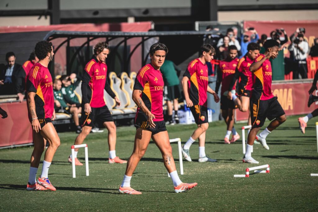 Dybala entrenamiento previo Viktoria Plzen en Europa League - Web AS Roma