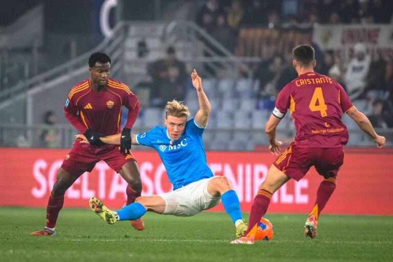 Ndicka y Cristante ante Hojlund - Roma vs Napoli - Web AS Roma