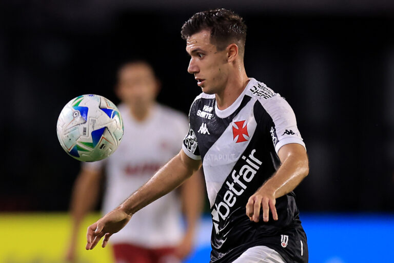 Lucas-Piton-side
