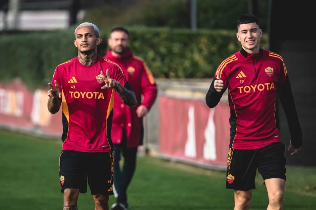 Wesley y Soulé - entrenamiento previo Juventus vs Roma