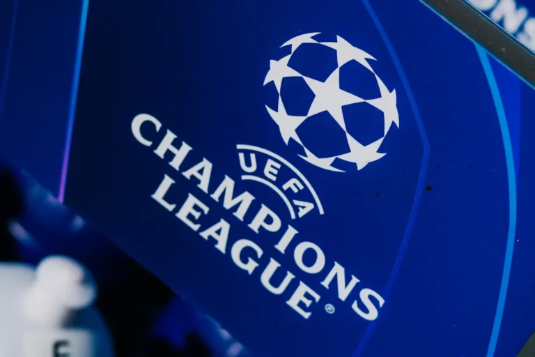uefa-champions-league-eintracht-frankfurt-ssc-napoli-abschlusstraining-logo-symbol-26a1